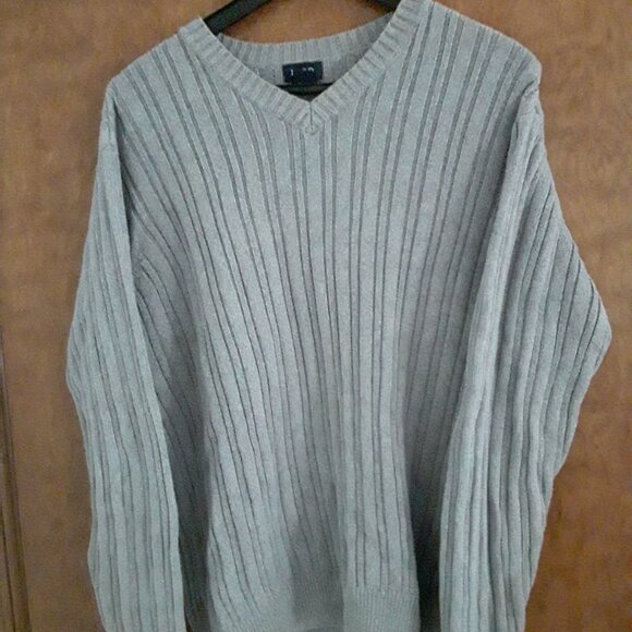 IZOD Cotton Sweater - UNISEX - Picture 1 of 5